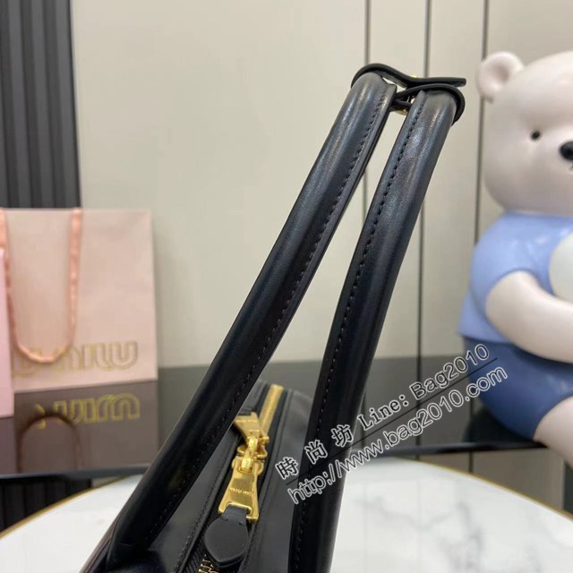 MIU MIU專櫃繆繆最新款黑色原廠皮手提女包 jh2655型號：5BB172